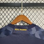 real madrid manga larga cuello anterior