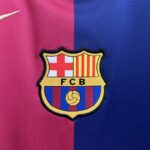 camiseta barcelona 2025 escudo