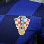 Camiseta-Eurocopa-Croacia-2024-Segunda-equipacion-escudo