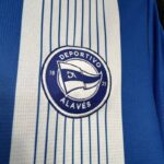 Camiseta-deportivo-alaves-primera-equipacion-2024-2025-escudo