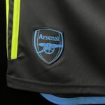 Pantalon-corto-Arsenal-negro-Escudo-2024
