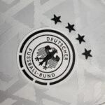 camiseta-Alemania-kroos-escudo