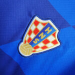 camiseta-segunda-equipacion-croacia-eurocopa-2024-escudo-1
