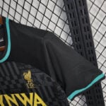 liverpool-camiseta-negra-manga
