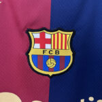 Camiseta-fc-Barcelona-primera-equipacion-mujer-2024-2025-escudo