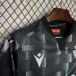 camiseta-osasuna-tercera-equipacion-2024-2025-hombro