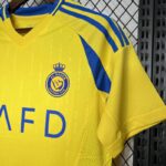 camiseta-al-nassr-primera-equipacion-2024-2025-puño-izquierdo