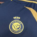 camiseta-al-nassr-segunda-equipacion-2024-2025-escudo