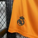 pantalon-corto-real-madrid-segunda-equipacion-2024-2025-escudo