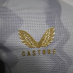 Camiseta Bayer Leverkusen primera visitante versión jugador 2025 logo