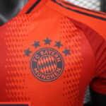 Camiseta Bayern Munich primera equipacion version jugador 2025 escudo.