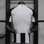 Camiseta Newcastle primera equipacion versión jugador 2025 dorsal.