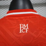 Camiseta Real Madrid edicion especial Rojo versión jugador 2025 cuello anterior
