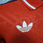 Camiseta Real Madrid edicion especial Rojo versión jugador 2025 logo