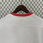 Camiseta Sevilla primera equipacion versión fan 2025 cuello anterior