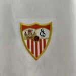Camiseta Sevilla primera equipacion versión fan 2025 escudo