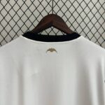 Camiseta Valencia primera equipacion versión fan 2025 cuello anterior