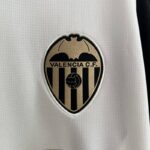 Camiseta Valencia primera equipacion versión fan 2025 escudo