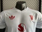Camiseta machester united blanca cuello