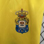 Conjunto Las Palmas segunda equipacion Niño kids 2025 escudo-1