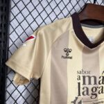 Conjunto Niño Malaga segunda visitante 2025 manga