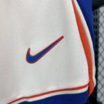 Conjunto Niño chelsea primera visitante 2025 logo