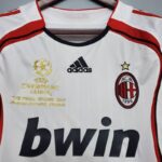 Camiseta Retro AC Milan primera visitante 2006-2007 cuello.