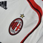 Camiseta Retro AC Milan primera visitante 2006-2007 escudo