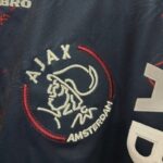 Camiseta Retro Ajax primera visitante 1995 escudo