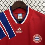 Camiseta Retro Bayern Munich Local 1993-1995 cuello.