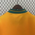 Camiseta Retro Bayern Munich segunda equipacion 1993-1995 cuello anterior.