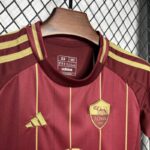 Conjunto Niño AS Roma local 2025 cuello