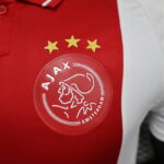 Camiseta Ajax Local Versión Jugador 2024-2025 escudo
