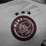 Camiseta Ajax Visitante versión jugador 2024-2025 escudo