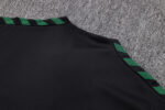 Conjunto de Buzo Real Betis Negro 2022 cuello anterior