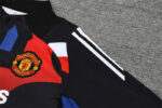 Conjunto de buzo Manchester United 2024-2025 hombro