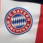 camiseta-bayern-munich-segunda-equipacion-retro-2000-2001-escudo
