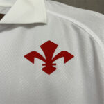 camiseta-fiorentina-segunda-equipacion-2024-2025-escudo