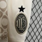 conjunto-niño-ac-milan-especial-edicion-2024-2025-escudo-pantalon-corto