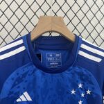 conjunto-niño-cruzeiro-primera-equipacion-2024-2025-dorsal