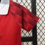 conjunto-niño-manchester-united-retro-primera-equipacion-1996-1997-puño-izquierdo