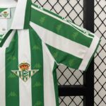 conjunto-niño-real-betis-primera-equipacion-retro-1995-1997-puño-izquierdo
