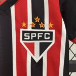 conjunto-niño-sao-paulo-segunda-equipacion-2024-2025-pecho