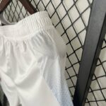 pantalon-corto-italia-primera-equipacion-2024-2025-lateral