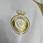 Camiseta Al Nassr Visitante Blanco 2024-2025 escudo