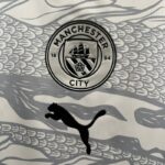 Camiseta Manchester City Año del Dragón Edición Especial 2024-2025 escudo