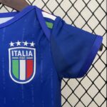 body-de-bebe-italia-primera-equipacion-2025-2026-puño-izquierdo