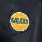 camiseta-galaxy-tercera-equipacion-2024-2025-escudo