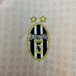 camiseta-juventus-tercera-equipacion-retro-2003-2004-escudo