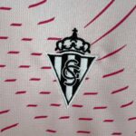 camiseta-sporting-de-gijon-tercera-equipacion-2024-2025-escudo